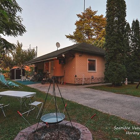 Szamóca Vendégház Horány télen nyáron Szigetmonostor Exterior foto